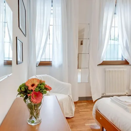 Apartmán Romagnabnb Cavour Top Flat *
